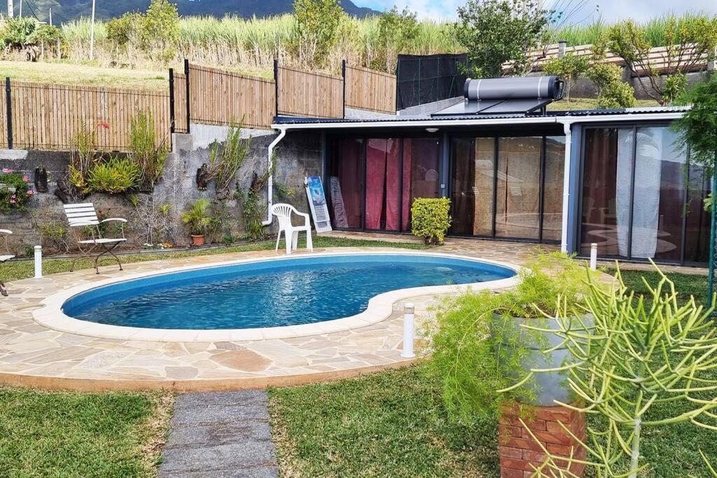 Bungalow Des Pensees Piscine Chauffee 28° Сен Дьони Екстериор снимка