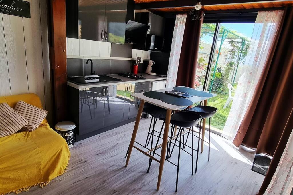 Bungalow Des Pensees Piscine Chauffee 28° Сен Дьони Екстериор снимка